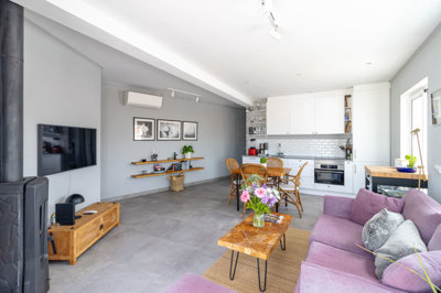 5 LIVING ROOM.jpg