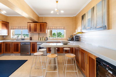 2 KITCHEN (5).jpg