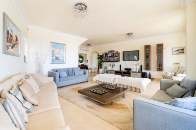 1 LIVING ROOM (6).jpg