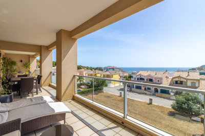 9 BALCONY (7).jpg