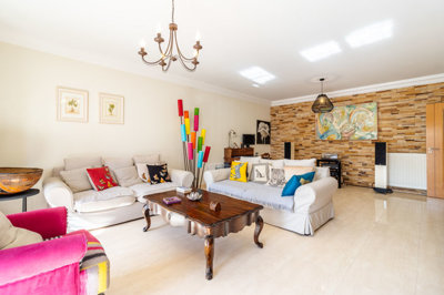 4 LIVING ROOM.jpg