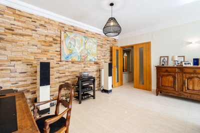 6 LIVING ROOM.jpg