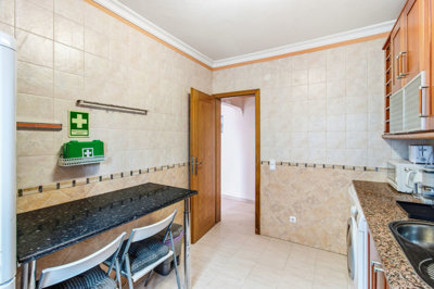 6 kitchen.jpg