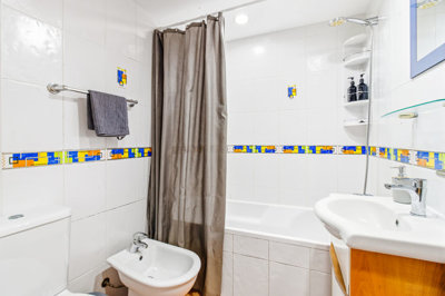 9 bathroom.jpg