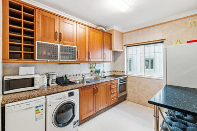 4 kitchen.jpg