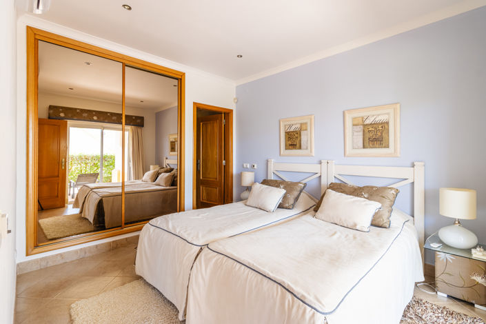 Image No.27-2 Bed Townhouse for sale
