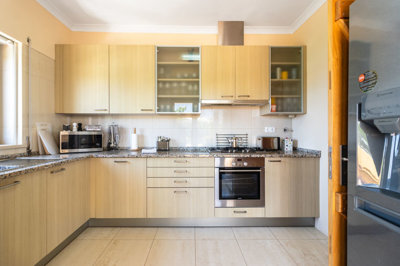 2 KITCHEN (3).jpg