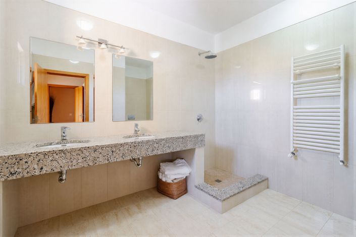 Image No.34-4 Bed Villa for sale