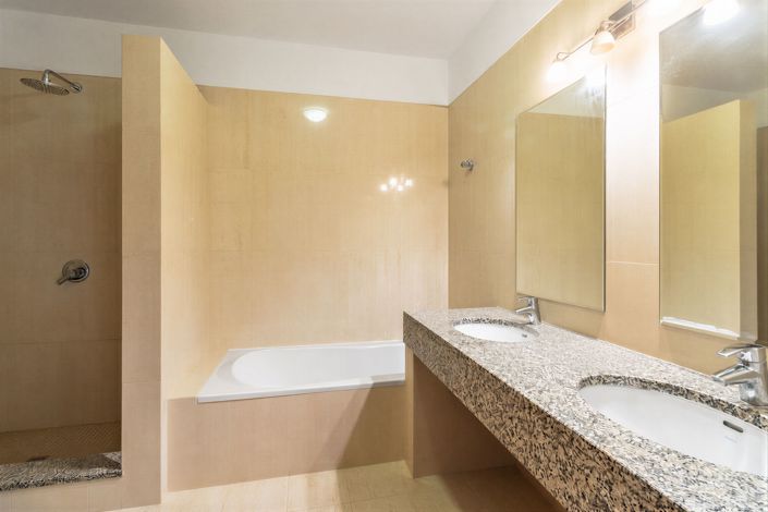 Image No.37-4 Bed Villa for sale