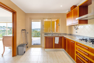 2 KITCHEN (3).jpg