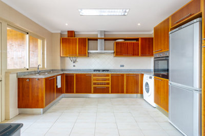 2 KITCHEN (1).jpg