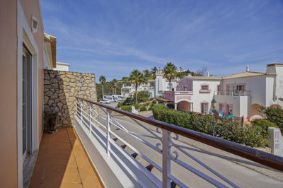 kitchen balcony 2.jpg