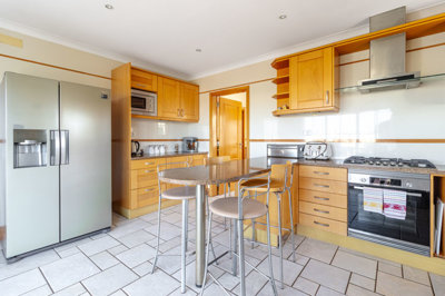 2 KITCHEN (2).jpg
