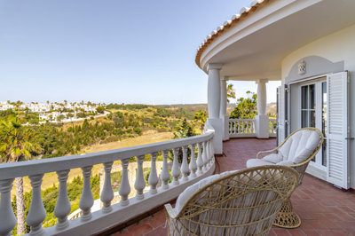 4 BALCONY (3).jpg