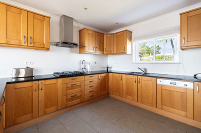 2 KITCHEN (4).jpg
