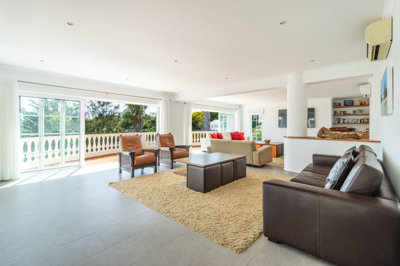 1 LIVING ROOM (1).jpg