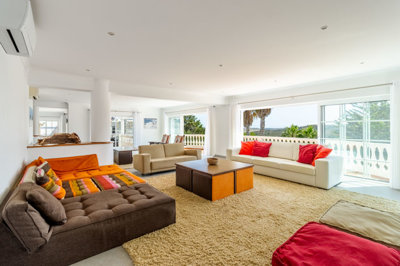 1 LIVING ROOM (3).jpg