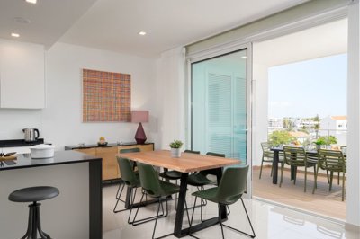 Kitchen 1 (Large).jpg