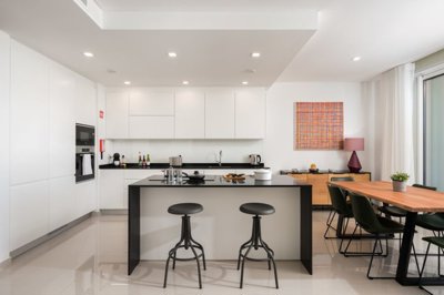 Kitchen 2 (Large).jpg