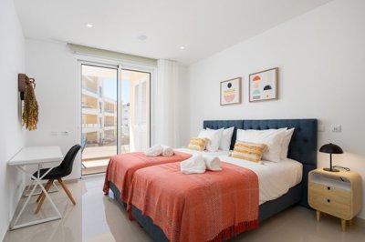Bedroom 1 (Large).jpg