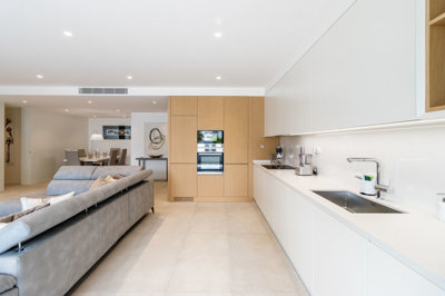 2 KITCHEN (2).jpg