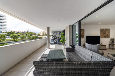 3 BALCONY (1).jpg