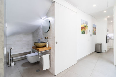 3 BATHROOM.jpg