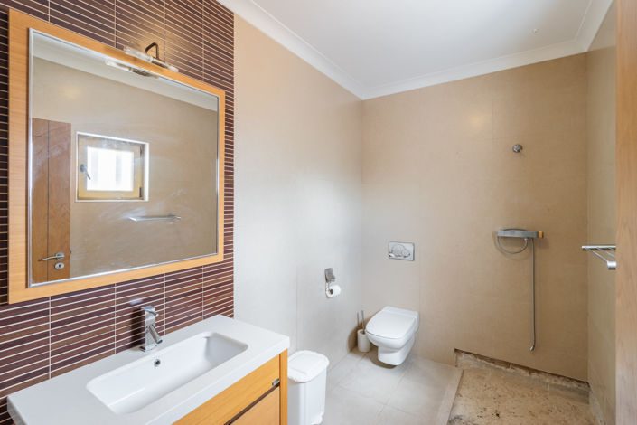 Image No.23-3 Bed Townhouse for sale