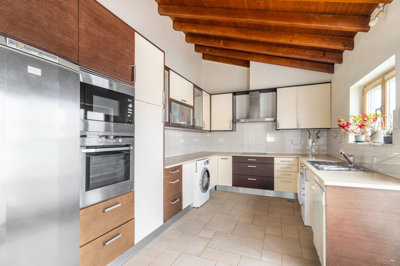 2 KITCHEN (1).jpg