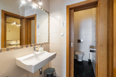 BATHROOMS (1).jpg