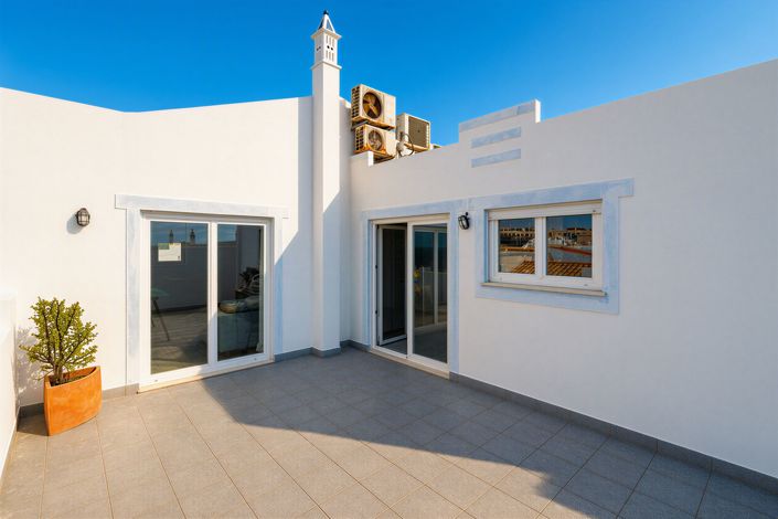 Image No.16-3 Bed Commercial for sale