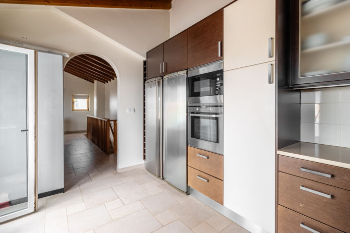 Image No.23-3 Bed Commercial for sale