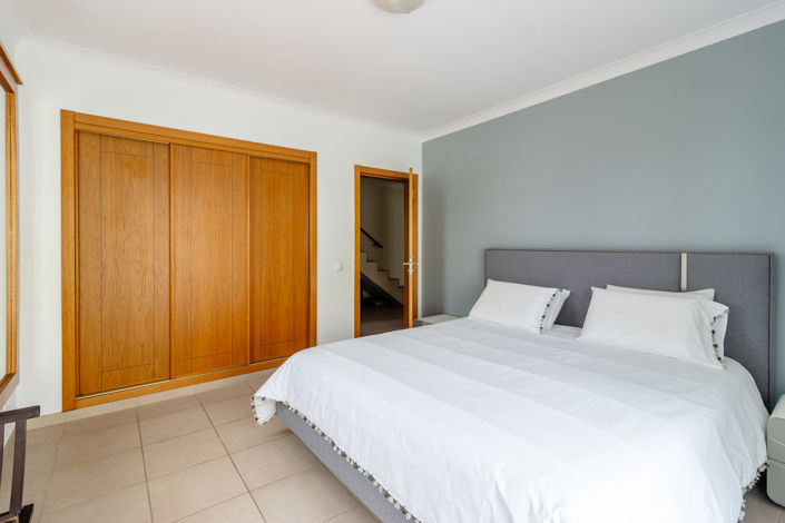 Image No.32-3 Bed Commercial for sale