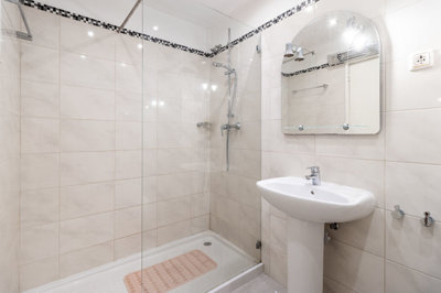 3 bathroom (2).jpg
