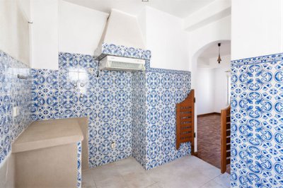 2 kitchen (2).jpg
