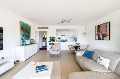 1 LIVING ROOM (3).jpg