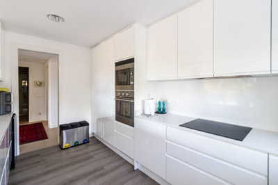 2 KITCHEN (2).jpg