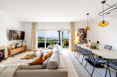 LIVING ROOM 1.jpg