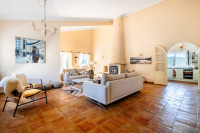 1 LIVING ROOM (1).jpg