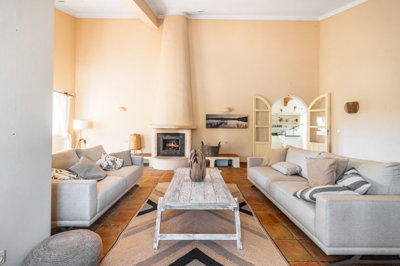 1 LIVING ROOM (5).jpg