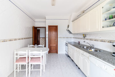 2 KITCHEN (2).jpg