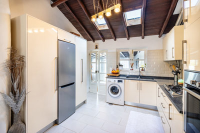3 kitchen (2).jpg
