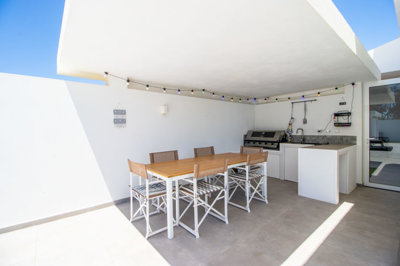 Outside Dining area (1).jpg