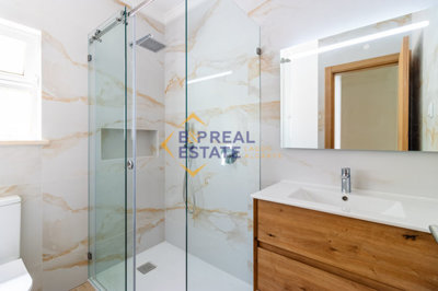 3 bathroom.jpg