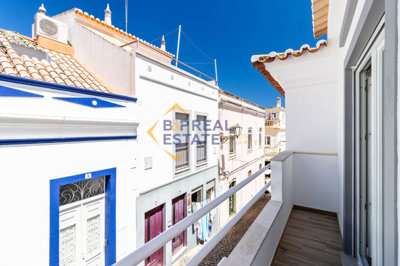 4 balcony (1).jpg