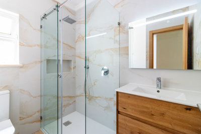 3 bathroom (1).jpg