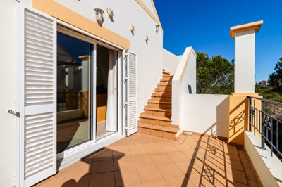 4 balcony (2).jpg