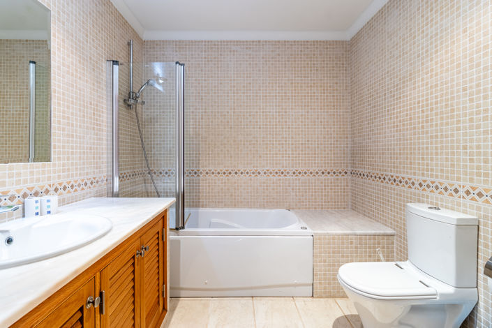 Image No.20-3 Bed Townhouse for sale
