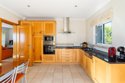 2 kitchen (2).jpg
