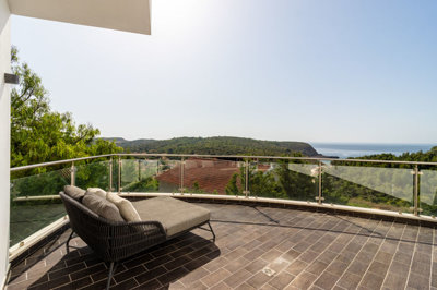 4 balcony (1).jpg